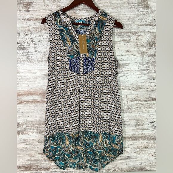 buttons Dresses & Skirts - Women’s NWT Francesca’s Buttons High Low top dress floral rayon size medium